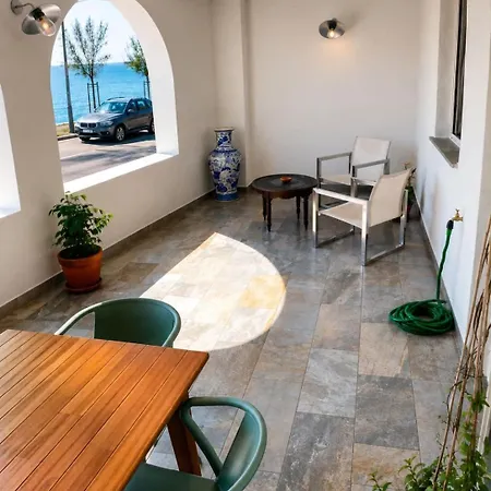 Apartament Climatise Face A La *